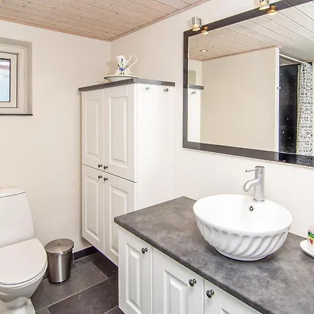 In W/ Wifi&2 Bedrooms